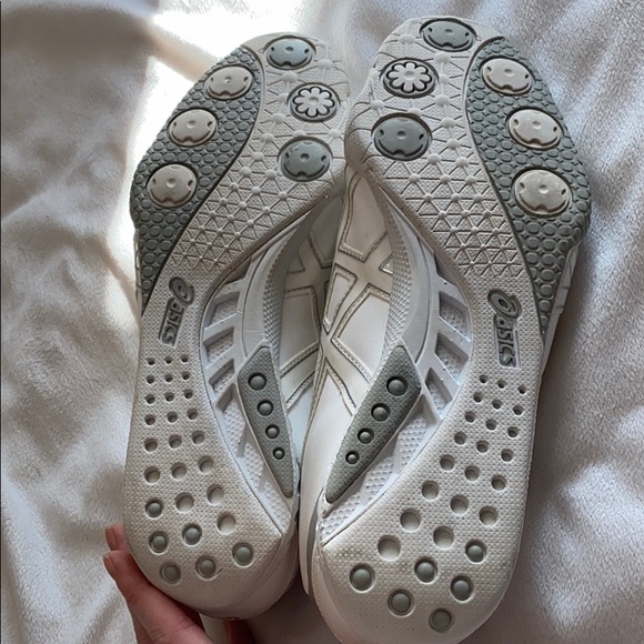 asics white cheer shoes